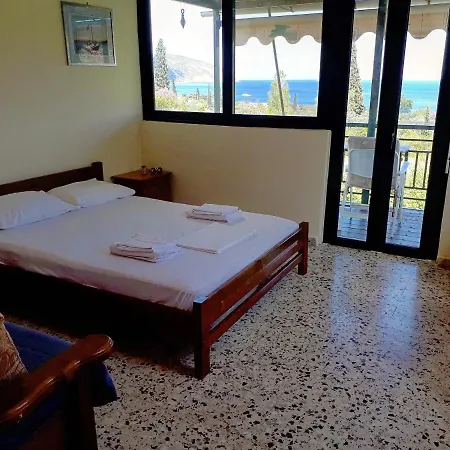 Traditional House With Astonishing View Galatás