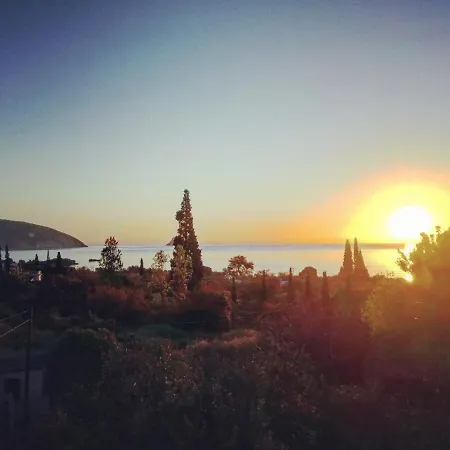 펜션 Traditional House With Astonishing View Galatás