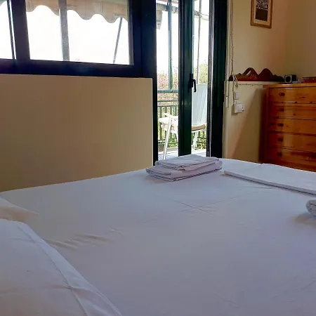 Traditional House With Astonishing View Galatás